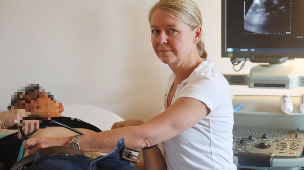 Sandra Seseke in ihrer Urologischen Praxis in Halle.