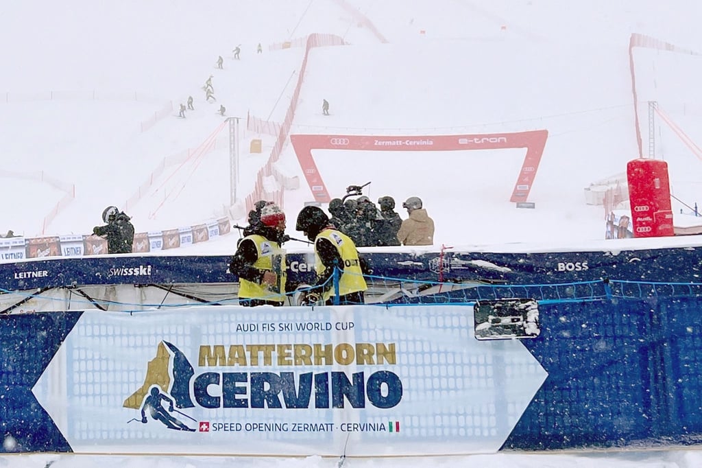 In Zermatt-Cervinia ist zu sehr viel Schnee gefallen.