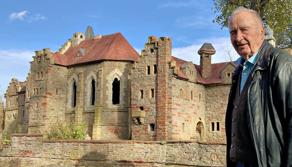 40 Tonnen schwer, 38 Meter im Umfang, 100.000 verbaute Steine und ein Jahr Arbeit: Das Schloss Mansfeld im Gerbstedter Schlosspark ist Beinerts größtes Modell.