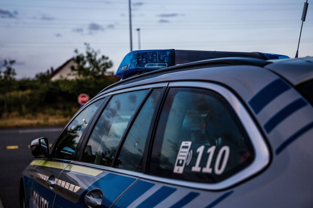 Ein Polizeiauto im Einsatz.