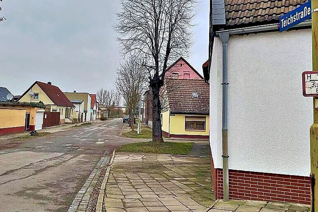 Die Teichstraße in Westeregeln befindet sich in einem sehr schlechten Zustand und soll deshalb ausgebaut werden.