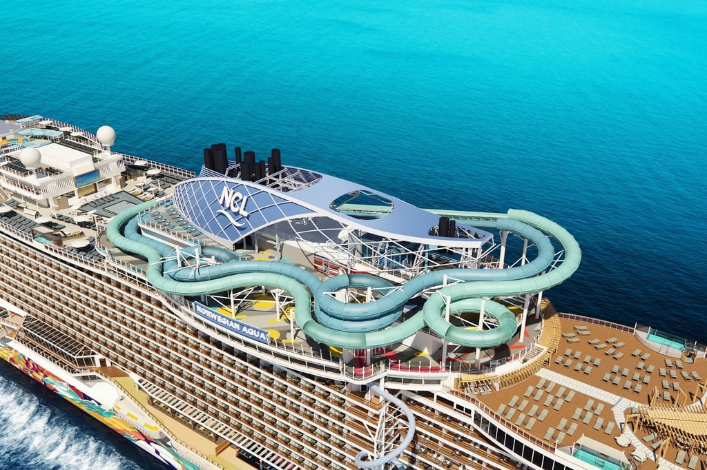 Die Hauptattraktion des Neubaus: Der „Aqua Slidecoaster“ auf dem Oberdeck ist ein Hybrid aus Wasserrutsche und Achterbahn.
