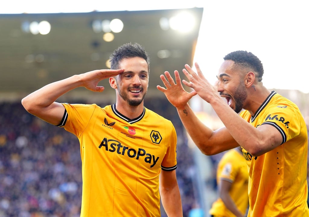 Pablo Sarabia (l) brachte Wolverhampton gegen Tottenham zurück ins Spiel.