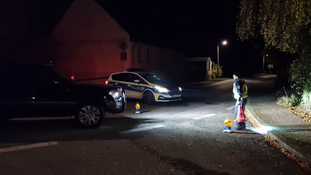 Die Polizei ist mit einem Spezialeinsatzkommando zu dem Einsatz im Havelland ausgerückt.