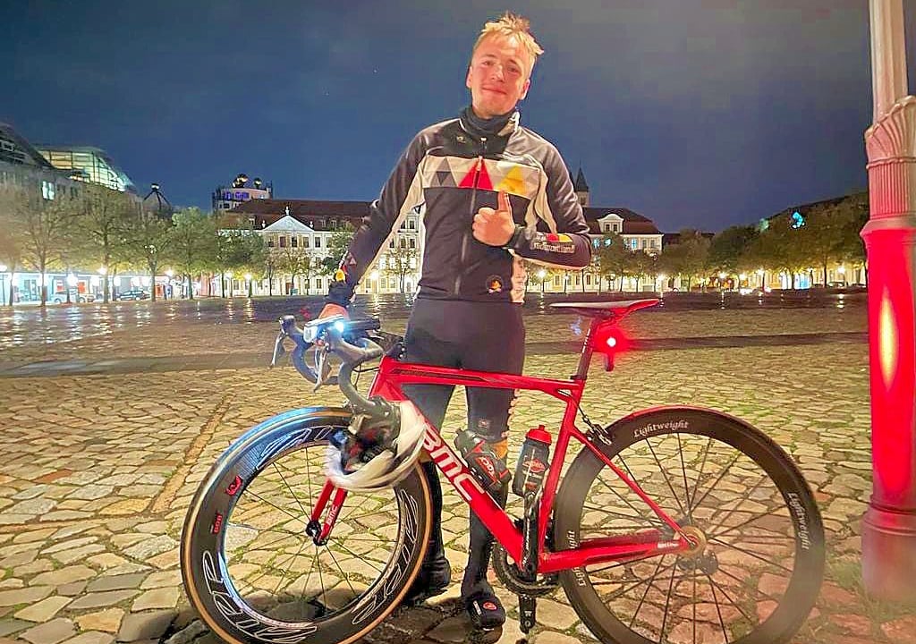 Erschöpft aber glücklich kam Andy Hesse am Domplatz an.