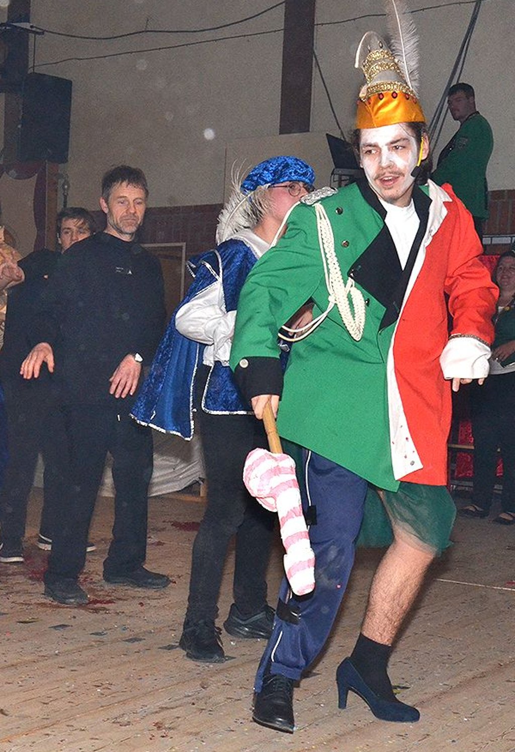 Dr. Frankenstein erschuf den perfekten Dährer Karnevalisten (rechts).
