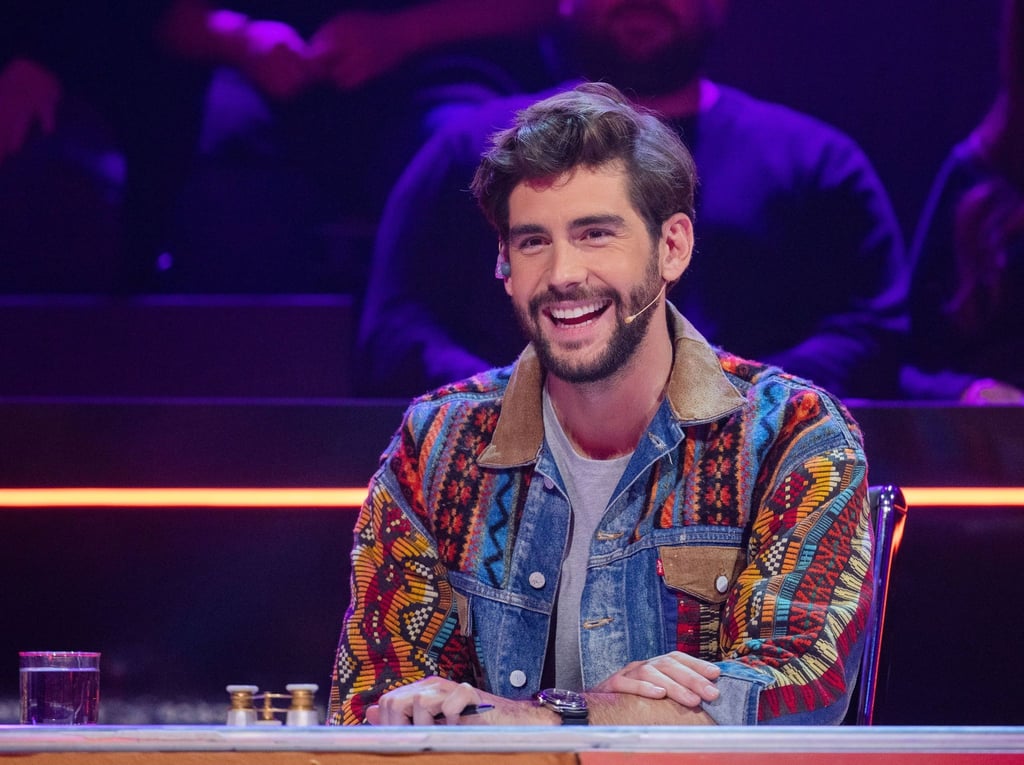 Alvaro Soler aus dem Rateteam sitzt in der Prosieben-Show „The Masked Singer“ (2021).