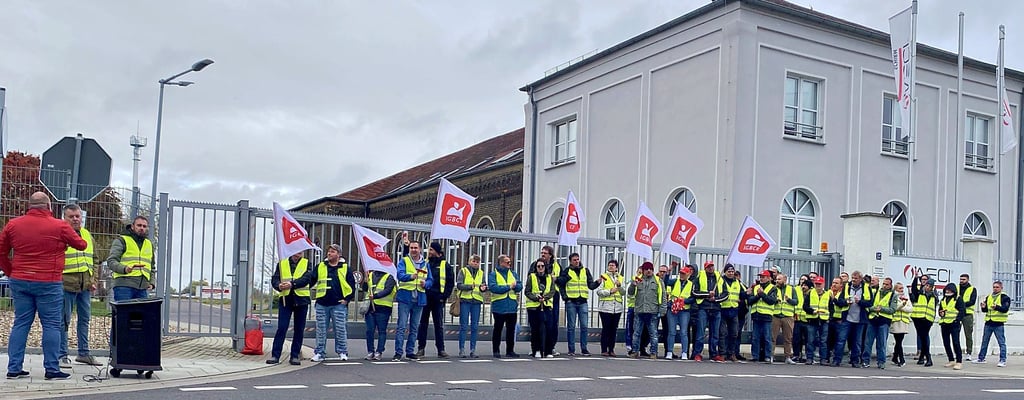 Warnung vor geschlossenem Tor bei Schirm