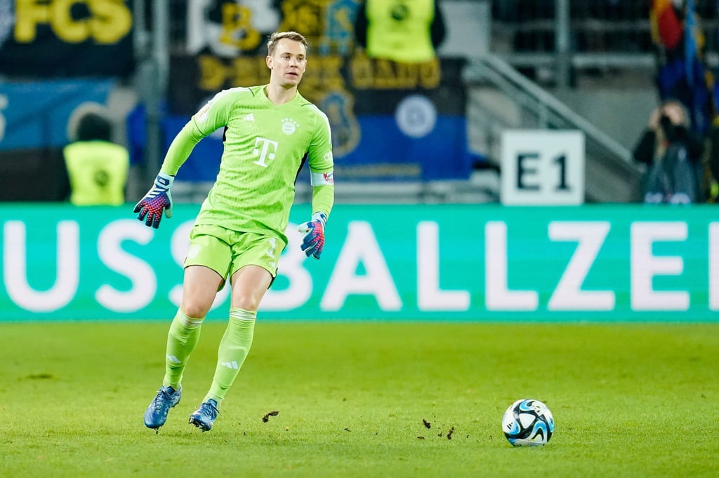Torwart Manuel Neuer wird den EM-Ball am Mittwoch in Berlin präsentieren.