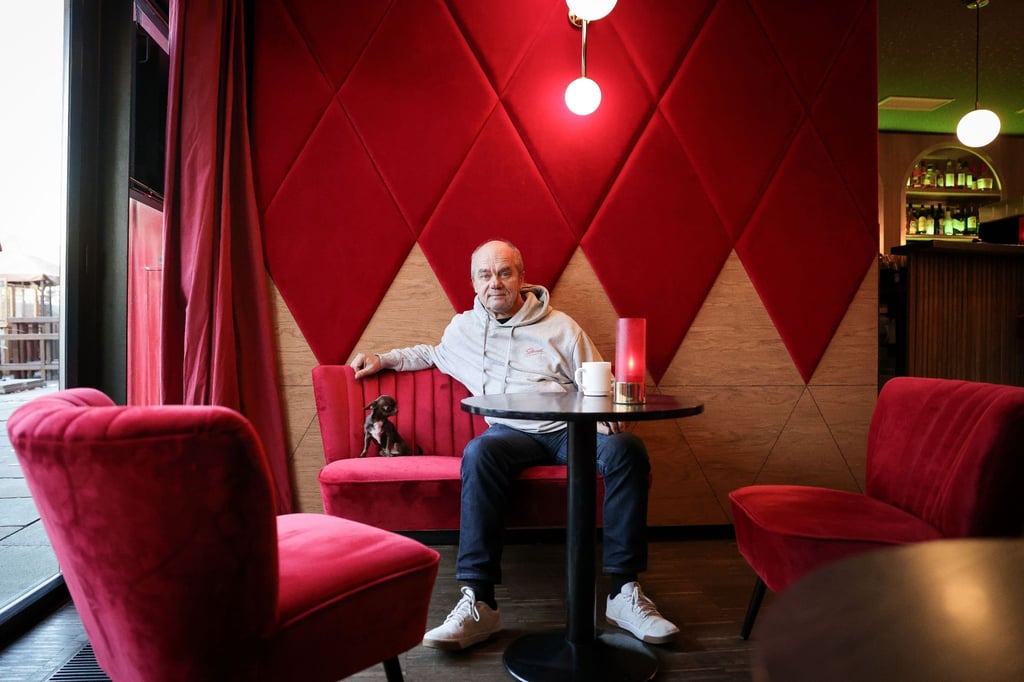 Auf der Reeperbahn, genauer im Foyer des „Schmidts Tivoli“: Theaterchef Corny Littmann.
