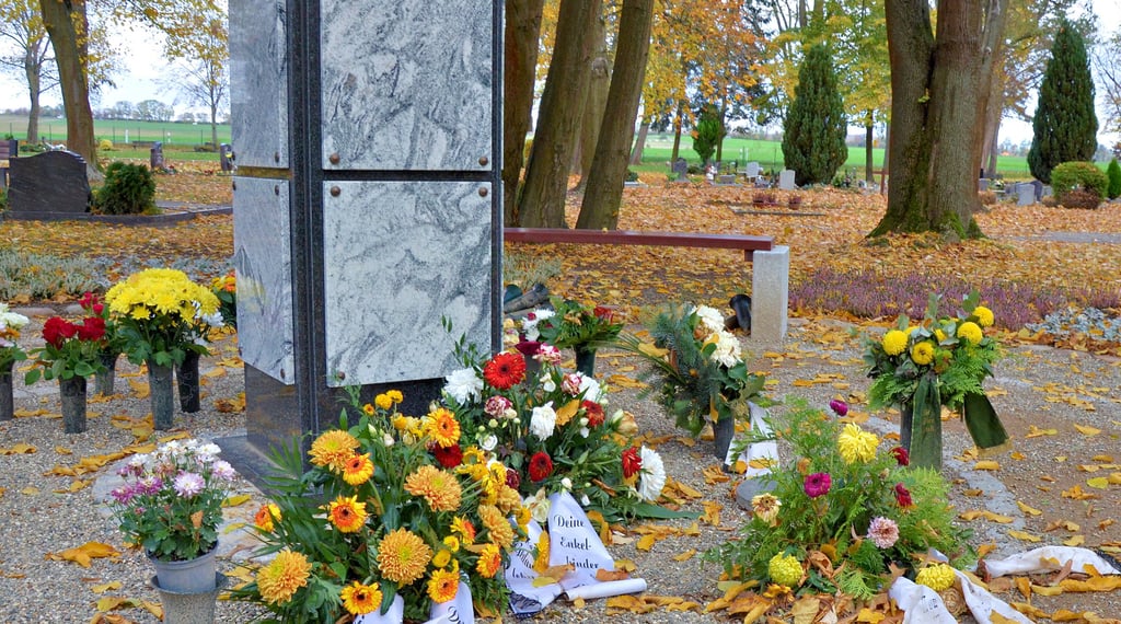 Die halbanonyme Urnengemeinschaftsgrabstätte auf dem Oschersleber Friedhof. Sie sorgt für Kritik.