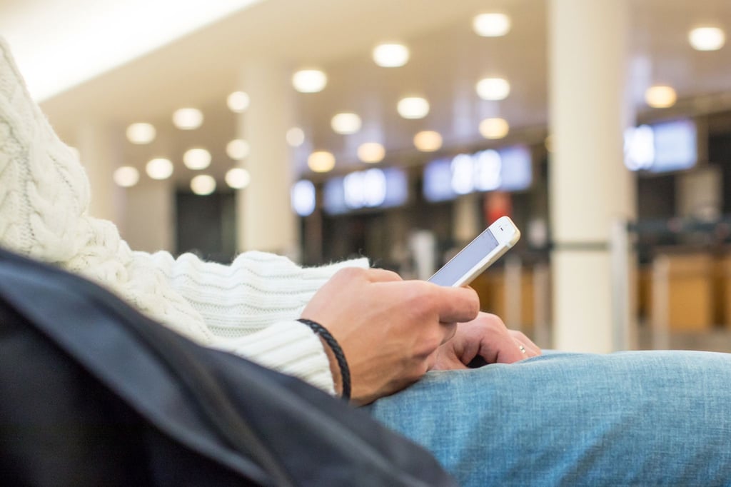 Betrugsmaschen mit gefakten Websites: Davor müssen sich auch Reisende in Acht nehmen, die bei Problemen schnell ihren Veranstalter oder ihre Airline erreichen wollen.