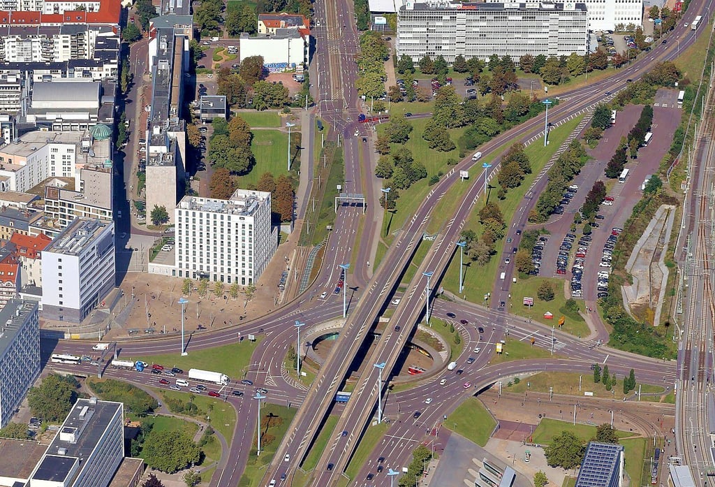 Noch ist er nur ein Superkreisel, der Riebeckplatz. Mit dem Zukunfstzentrum wird er sich verändern – er soll mehr Aufenthaltsqualität bieten.