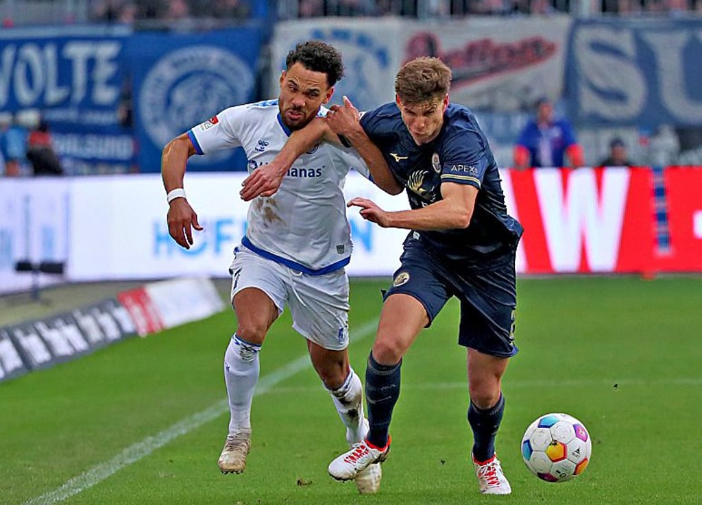 Traf zum 1:0: Herbert Bockhorn (l.).