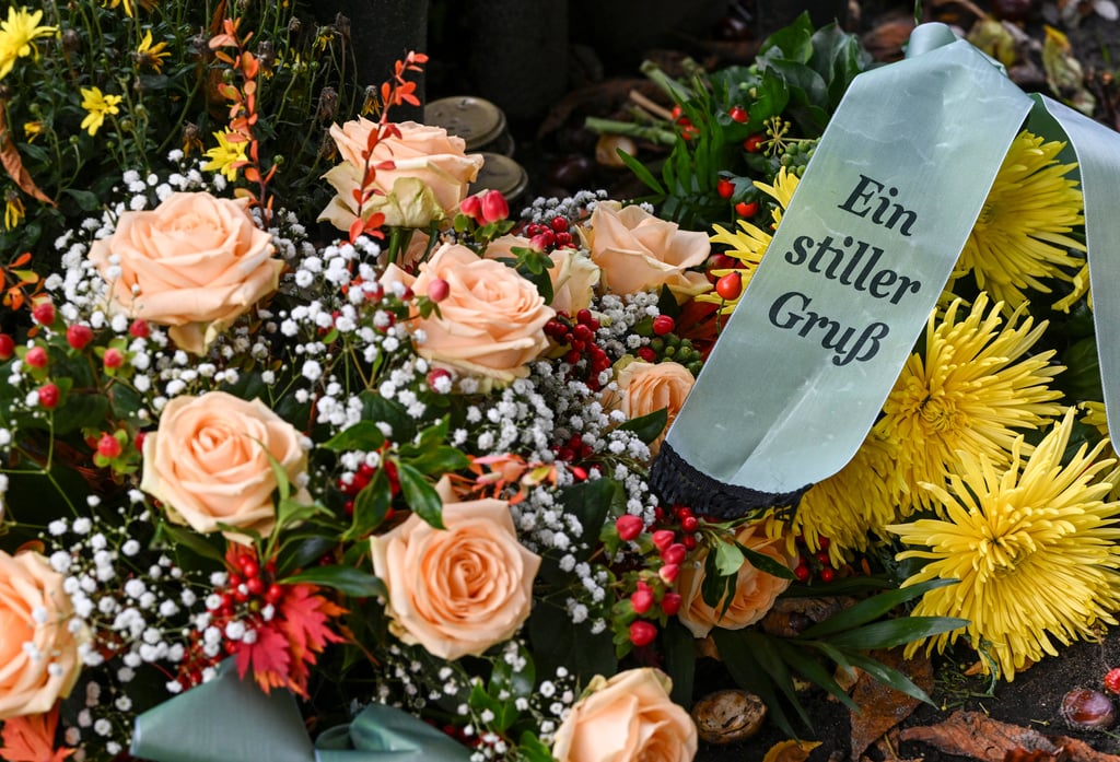 An einem Magdeburger Friedhof werden bei Beerdigungen die Parkplätze knapp.