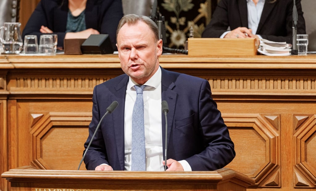 Hamburgs Innen- und Sportsenator Andy Grote spricht in einer Sitzung der Hamburgischen Bürgerschaft.