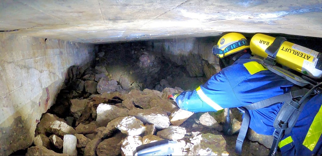 Mitte September stiegen Helfer des THW-Ortsverbandes Halle in den Bunker und prüften dessen Ausmaße.