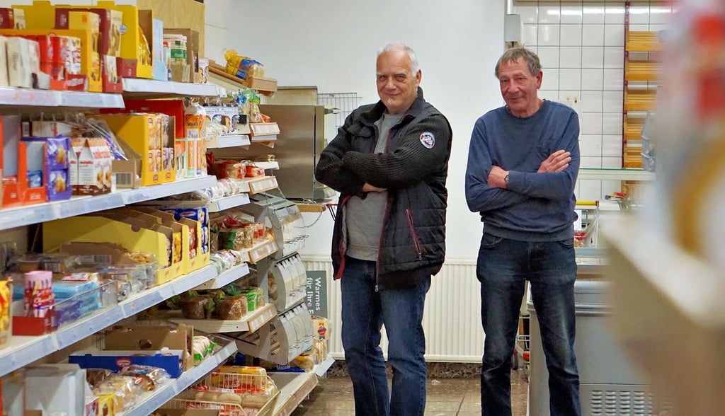 Sie machen sich stark für den Fortbestand des Roitzscher Supermarkts: Ortsbürgermeister Mario Willer (l.) und Marktbetreiber Udo Scholz.
