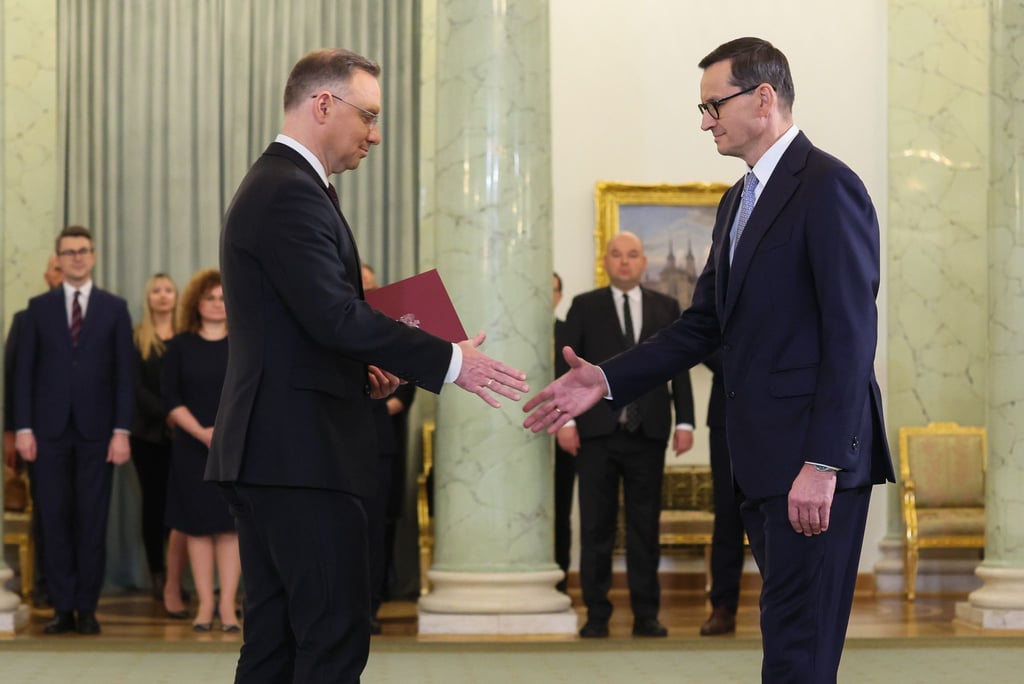 Polens Präsident Andrzej Duda (l) und der ehemalige Ministerpräsident Mateusz Morawiecki in Warschau.