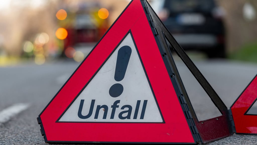 In Wolmirstedt sind ein Autofahrer und ein Fahrradfahrer zusammengestoßen.