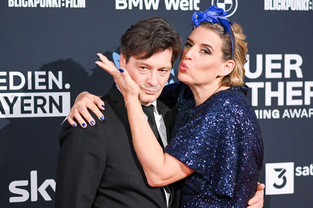 Das Schauspielerpaar Elena Uhlig und Fritz Karl bei der Verleihung des „Blauer Panther - TV & Streaming Award“ (2022).