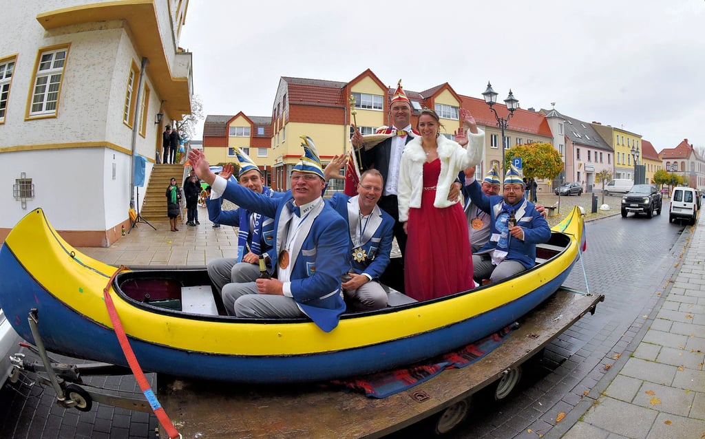 Die Kanuten haben jetzt ein eigenes Dickboot, das seine „Straßenpremiere“ vor wenigen Tagen hatte.