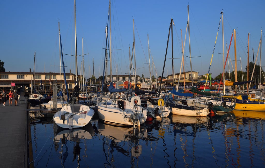 Am Hafen Markkleeberg stürzte ein Mann mit seinem Auto in den See.