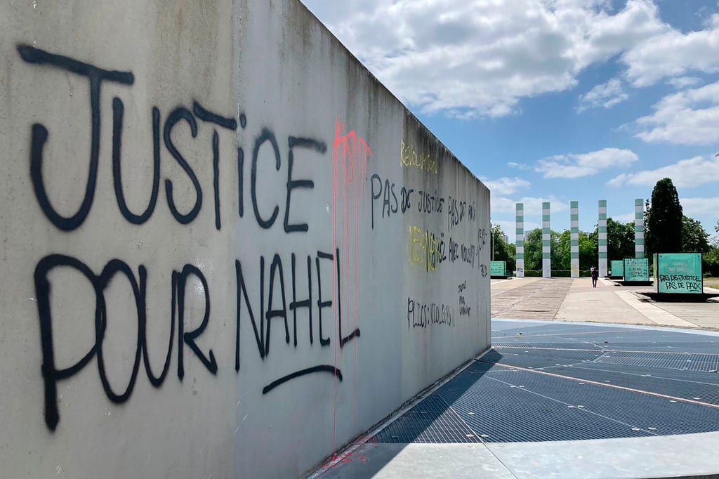 Ein Graffiti mit der Aufschrift „Gerechtigkeit für Nahel“ in Nanterre.