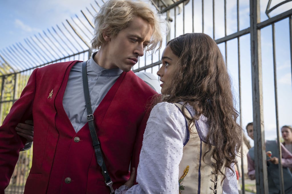 Tom Blyth als Coriolanus Snow und Rachel Zegler als Lucy Gray Baird in einer Szene des Films „Die Tribute von Panem - The Ballad Of Songbirds & Snakes“.