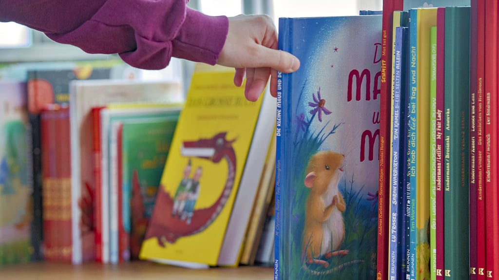 Die Bibliothek Blankenburg soll im Januar aus Kostengründen vom jetzigen Domizil in der Tränkestraße ins Historische Rathaus umziehen und sich dort die Räume mit der jetzigen Kinderbücherei teilen.