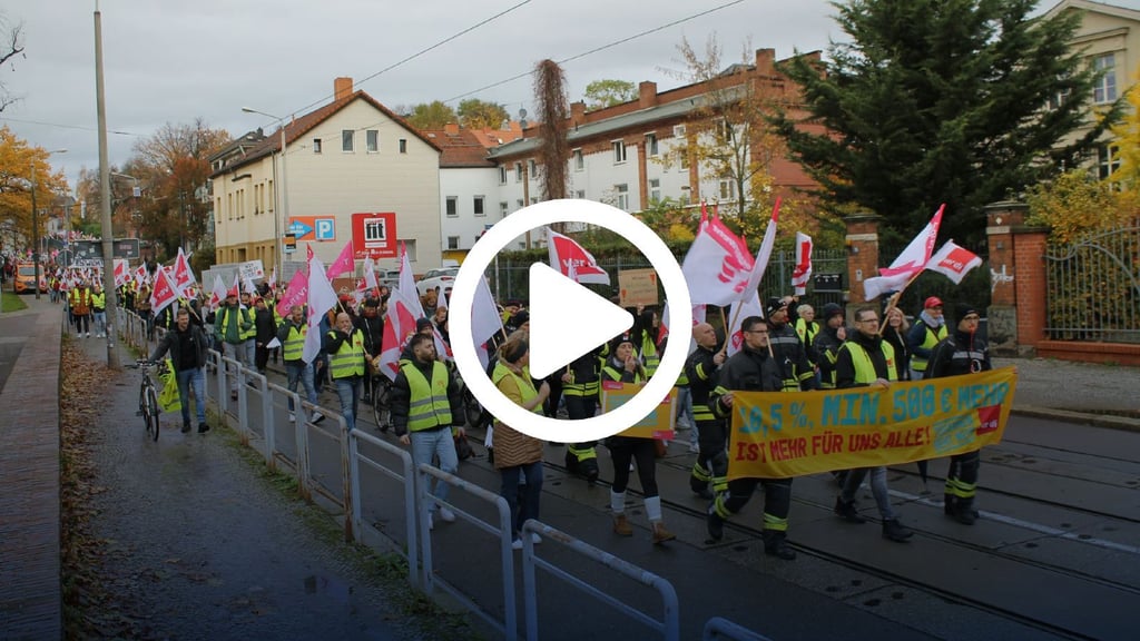 Landesbeschäftigte zogen am Mittwoch durch Halle.