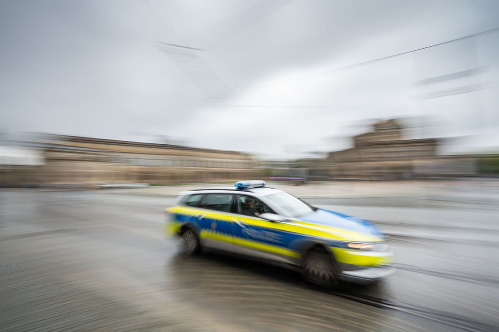 Die Polizei bittet um Mithilfe: Gesucht wird der Fahrer eines Quads mit gelben Schutzblecher, welcher der Polizei bei Quenstedt entkommen ist.