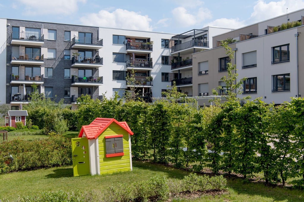 Wohnungsbaugenossenschaften genießen einen guten Ruf. Wer aus ideeller Überzeugung investieren möchte, sollte bei der Auswahl genau hinsehen.