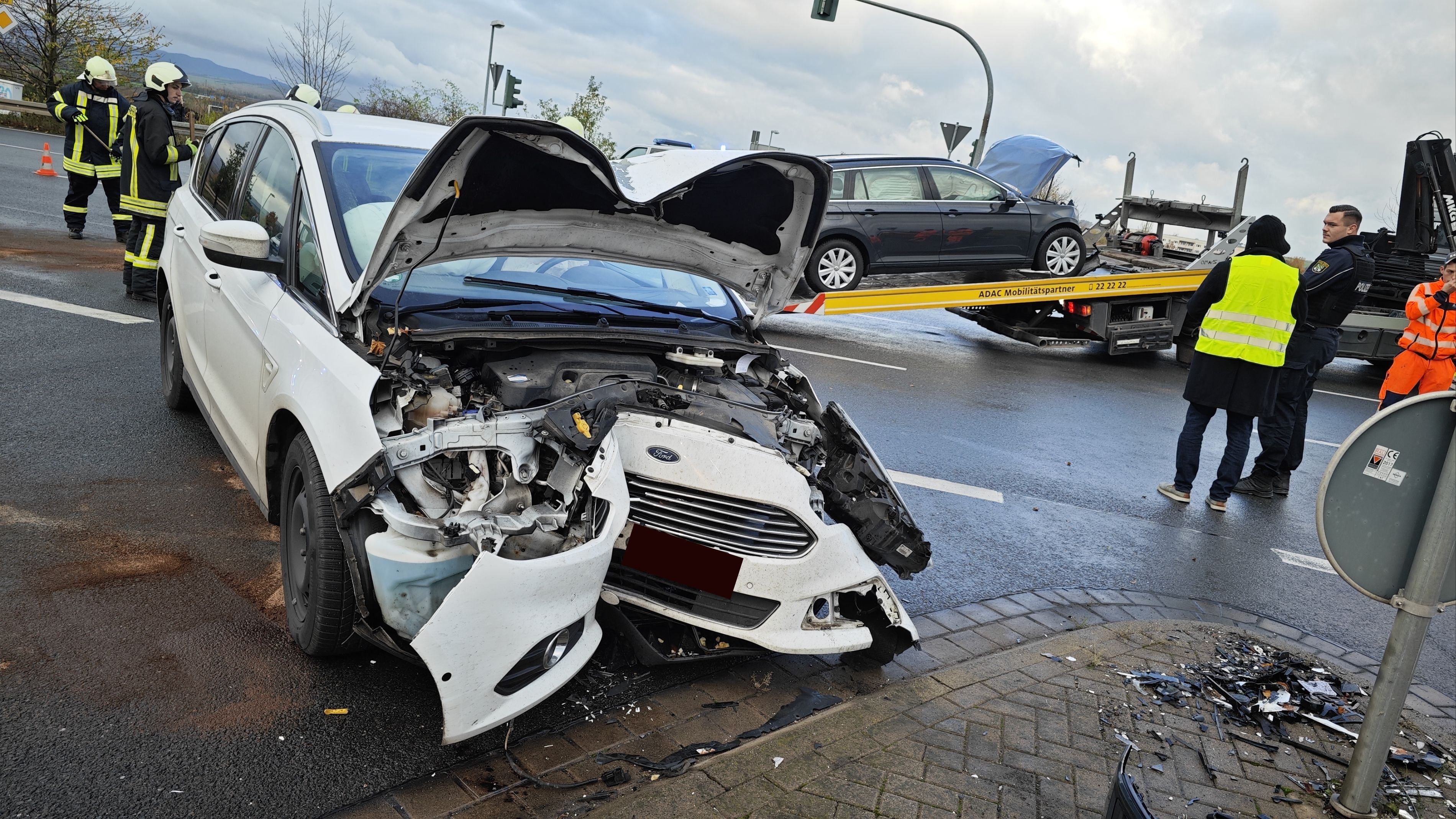 Kollision Auf B 86: Rote Ampel Ignoriert - Mann Wird Bei Unfall In ...