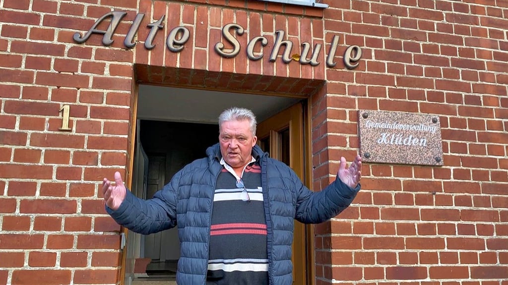 Wilfried Leberecht ist Klüdens Ortsteilbeauftragter. Er kümmert sich gemeinsam mit seiner Frau Edelgard ehrenamtlich um die gemeindeeigene Pension, die sich unter dem Dach der einstigen Schule und dem jetzigen Dorfgemeinschaftshaus befindet.