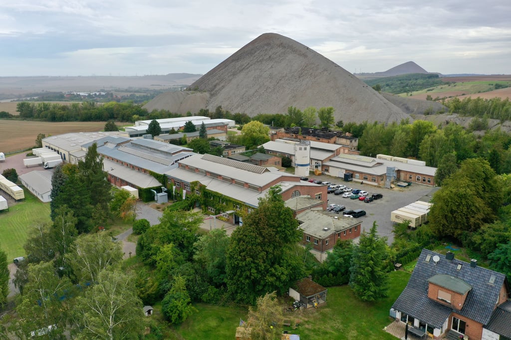 Blick auf das Haba-Schulmöbelwerk bei Eisleben