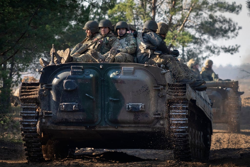 Das ukrainische Militär rechnet mit heftigen Gefechten im Osten und Süden des Landes.