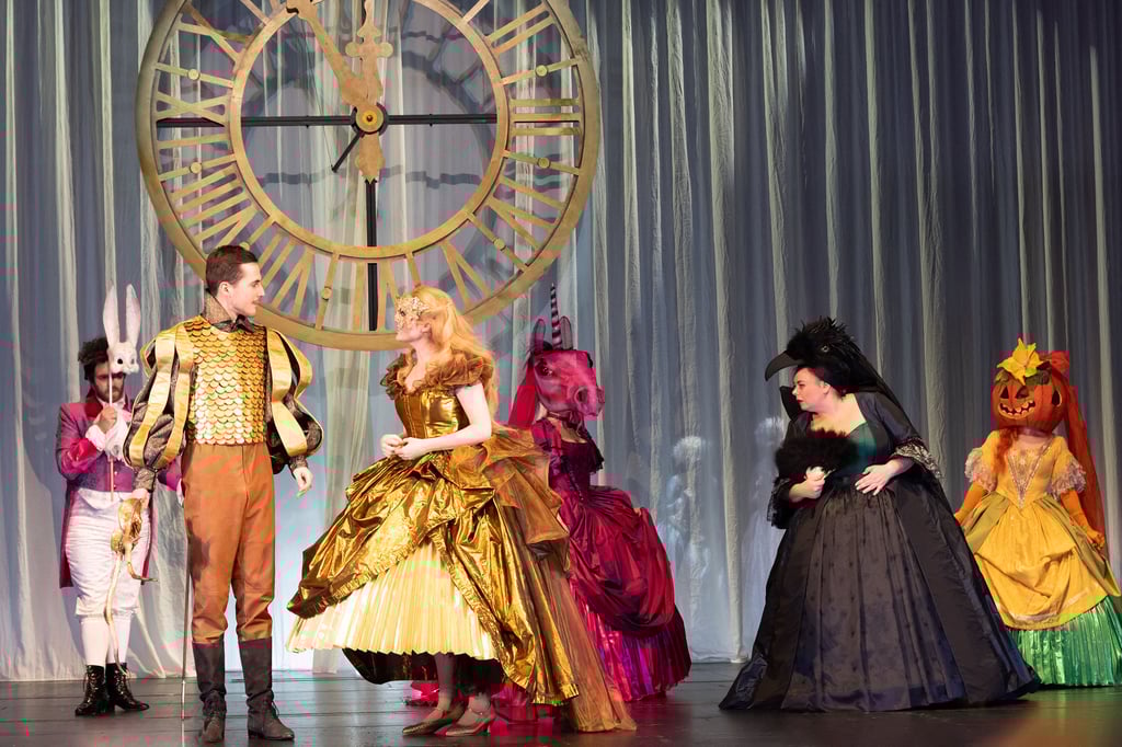 Das Weihnachtsmärchen "Aschenputtel" hat am Sonnabend am Anhaltischen Theater in Dessau Premiere.