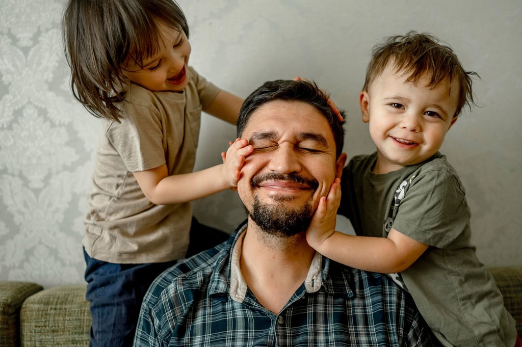 Ist den Kindern langweilig, muss Papa nicht immer gleich zum Animateur werden. Ohne Bespaßung auf Bestellung entwickeln Kinder mehr Kreativität.