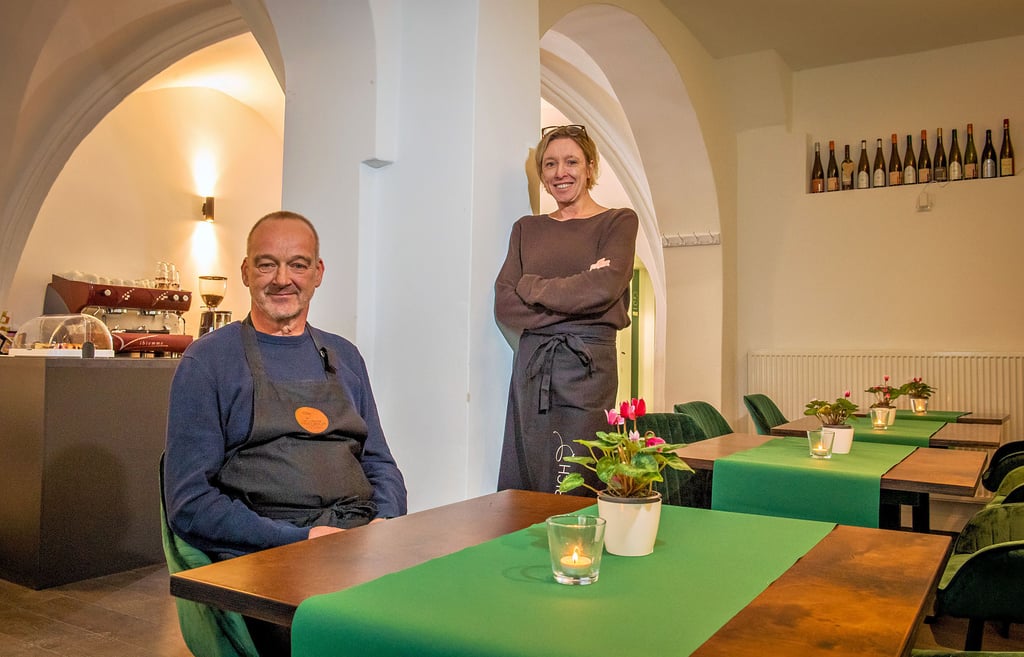 Angekommen in der Naumburger Herrenstraße: Ralf Hähnert und Annett Pölzig haben „Friedrich“ eröffnet – Café und Weinbar.