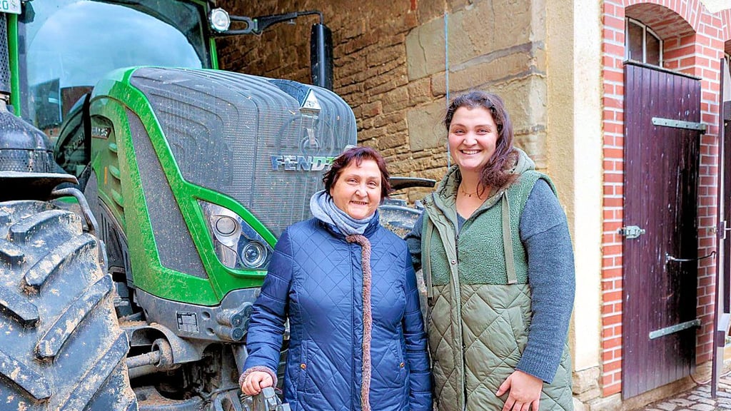 Grit Triebe (links) und Tochter Annemarie freuen sich über die Verlängerung von Glyphosat, doch sie haben noch weitere Kritikpunkte.
