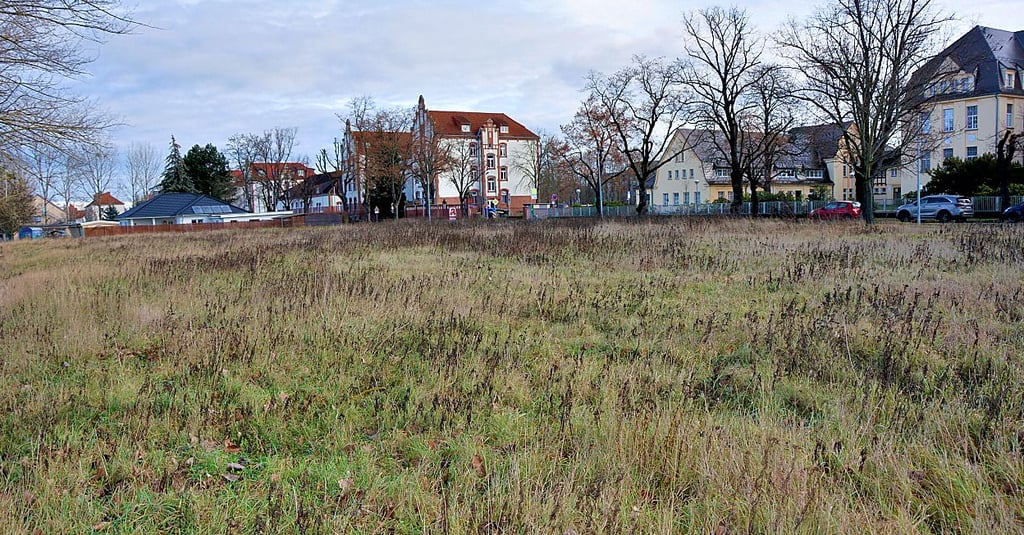 Auf dieser Fläche an der August-Bebel-Straße in Burg soll ein Gesundheitszentrum errichtet werden.