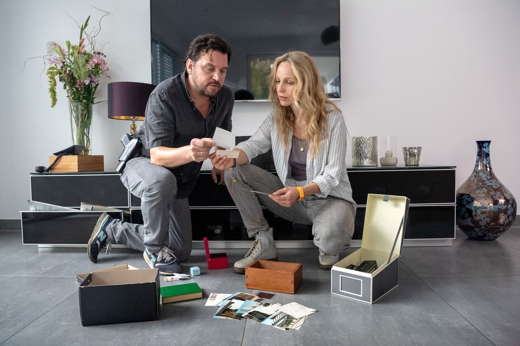 Die Schauspieler Sascha Gersak (l) und Petra Schmidt-Schaller sind die beiden Köpfe der Serie. Sie ermitteln im Norden.