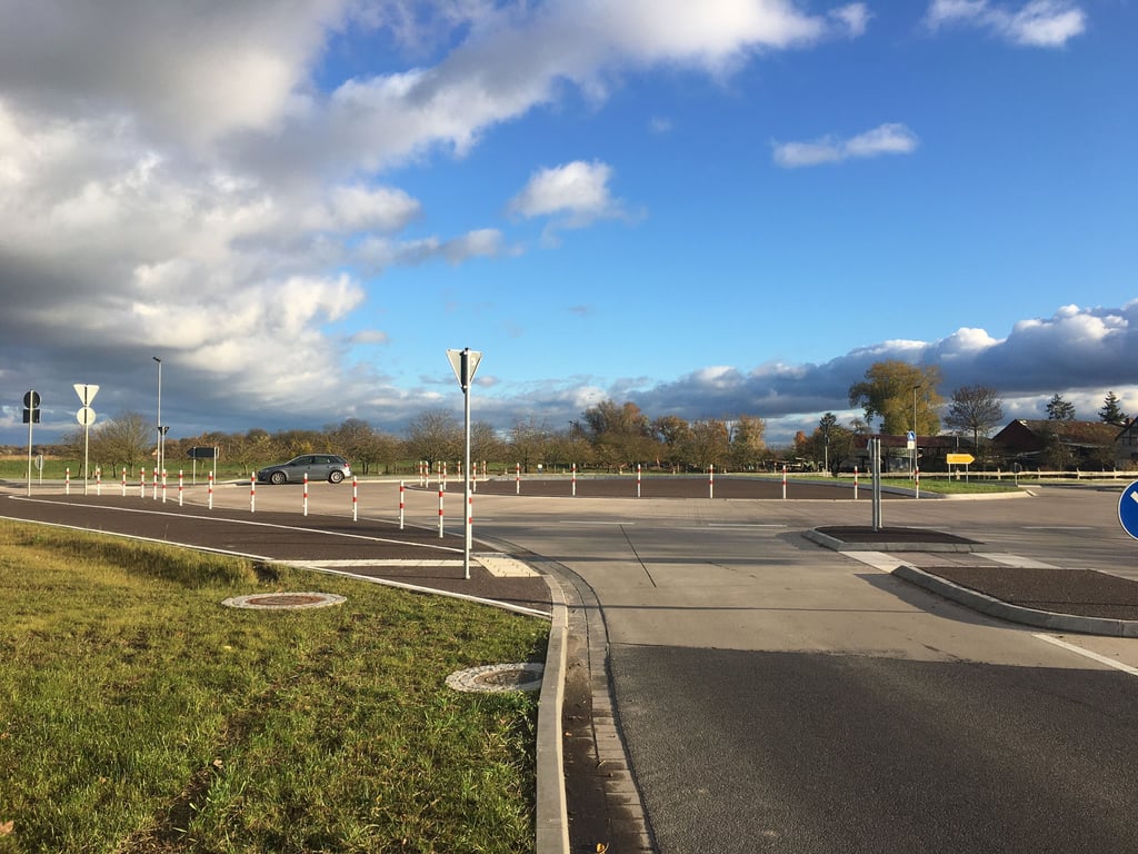 Der neue Kreisverkehr in Seehausen gehört zum A14-Bypass, der L38. gebaut wurde er vom Landesbaubetrieb Sachsen-Anhalt.