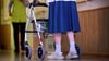 Einer Frau aus Borne wurde von ihrer Krankenkasse das Pflegegeld verspätet oder gar nicht gezahlt. Foto: Jens Büttner/dpa&nbsp;