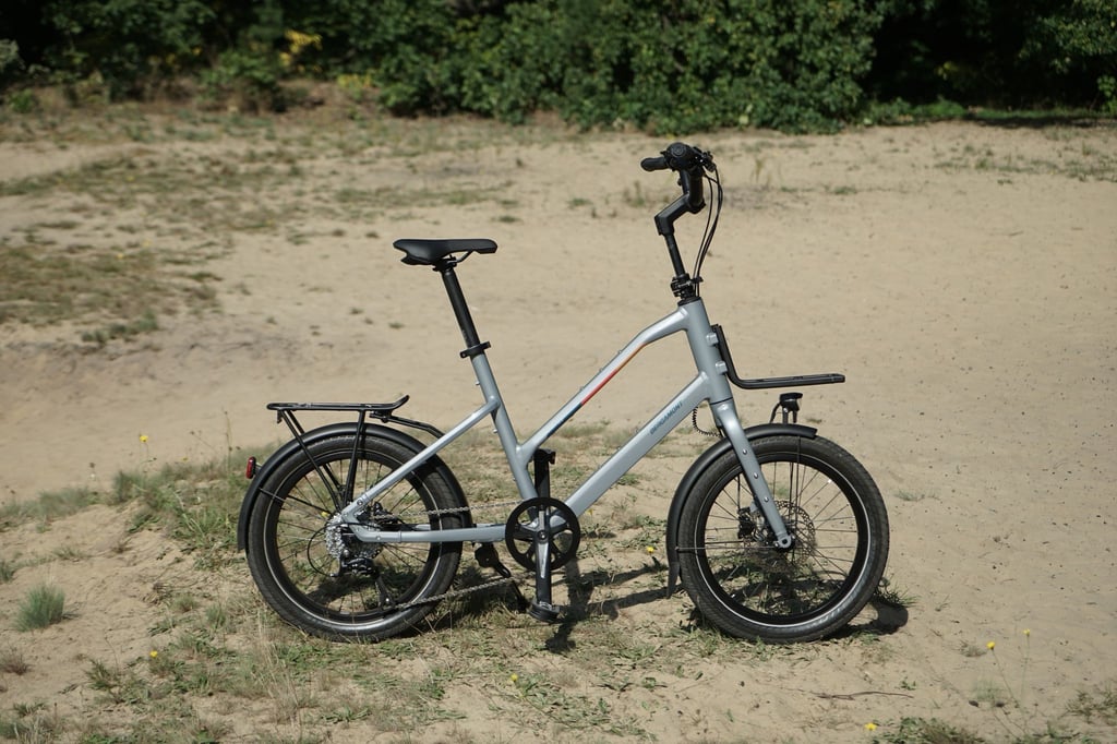 Man sieht es: Das Bergamont-Modell ist ein Kompaktrad - kurzer Radstand, kleine Laufräder. Das macht das Hans-On wendig.