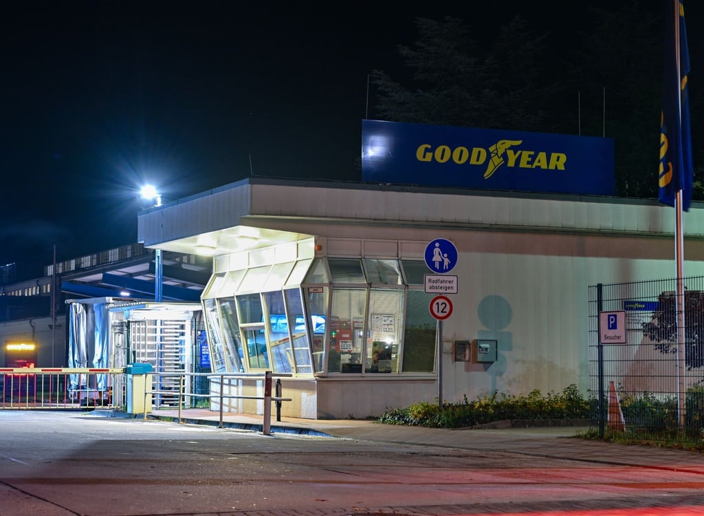 Die Werkszufahrt des Reifenherstellers Goodyear in Fürstenwalde.