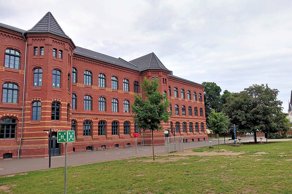 Blick auf den Hof der Grundschule.