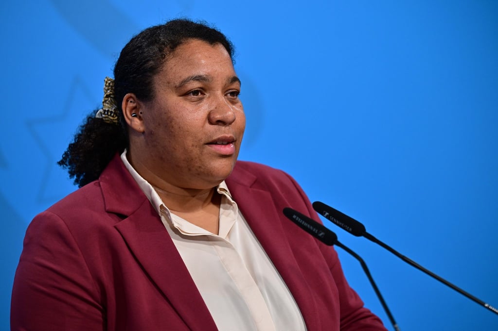 Thüringens Migrationsministerin Doreen Denstädt spricht auf einer Pressekonferenz.