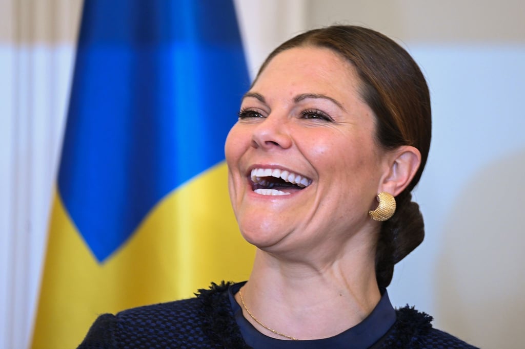 Kronprinzessin Victoria von Schweden lacht bei ihrem Besuch in der Hessischen Staatskanzlei.